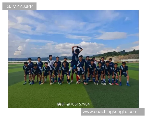从小球场梦想到世界舞台足球明星的成长之路与奋斗历程 从小球场梦想到世界舞台足球明星的成长之路与奋斗历程